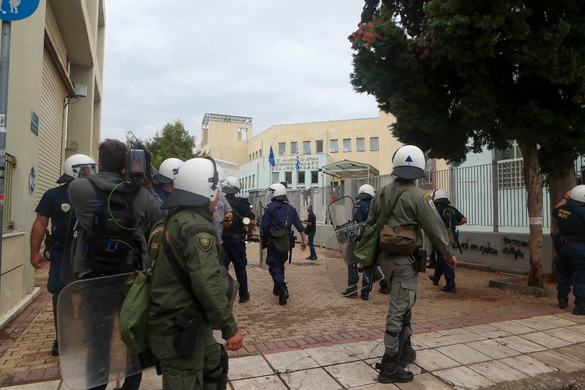 Τρεις συλλήψεις και τραυματισμοί μετά την επίθεση κατά φοιτητών στο ΕΠΑΛ Σταυρούπολης