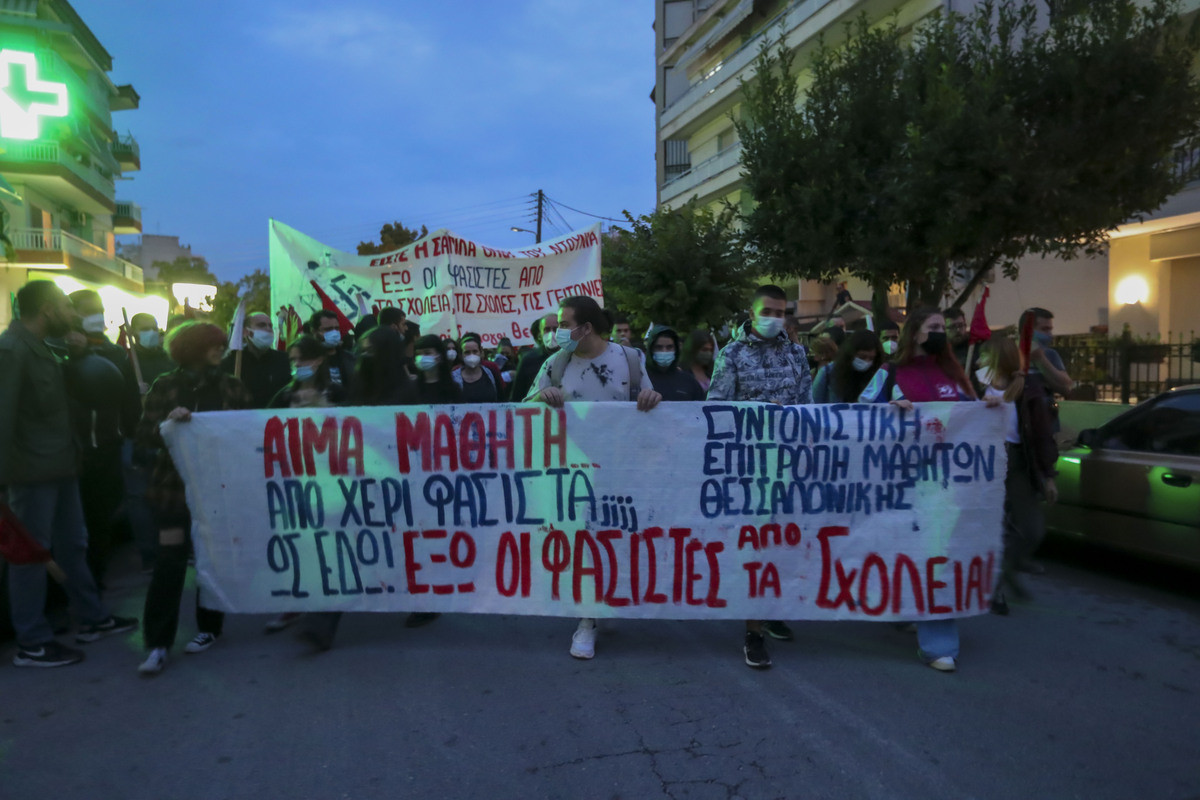 Μαζική αντιφασιστική πορεία στη Σταυρούπολη