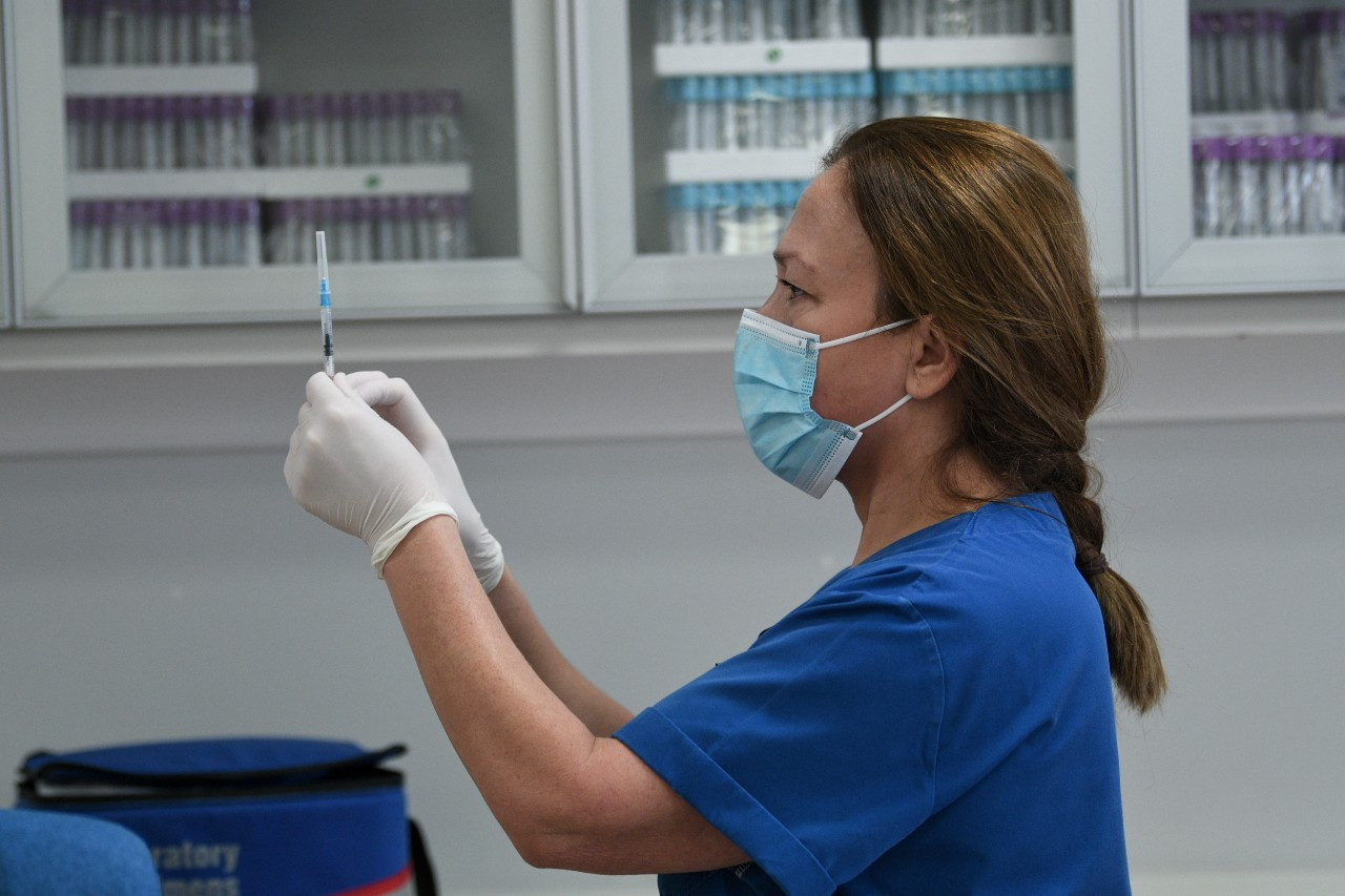 Κορονοϊός: Η ΕΕ παρατείνει το «φρένο» στην εξαγωγή εμβολίων