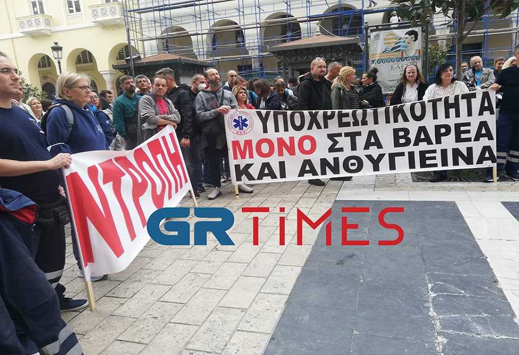 Θεσσαλονίκη: Αντιδράσεις για ναζιστικό ύμνο σε συγκέντρωση υγειονομικών