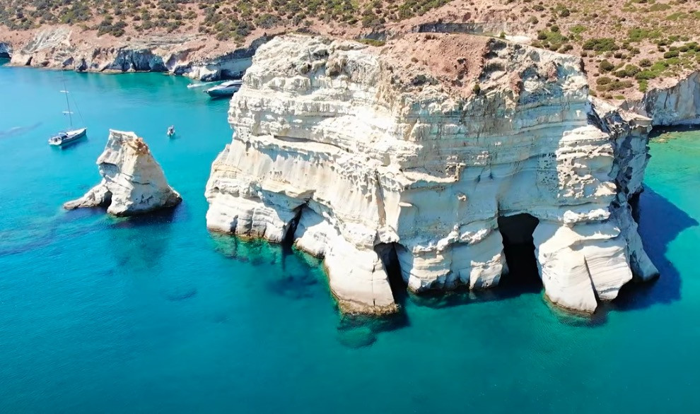 Κλέφτικο: Τα «θαλασσινά Μετέωρα» της Ελλάδας [ΒΙΝΤΕΟ]
