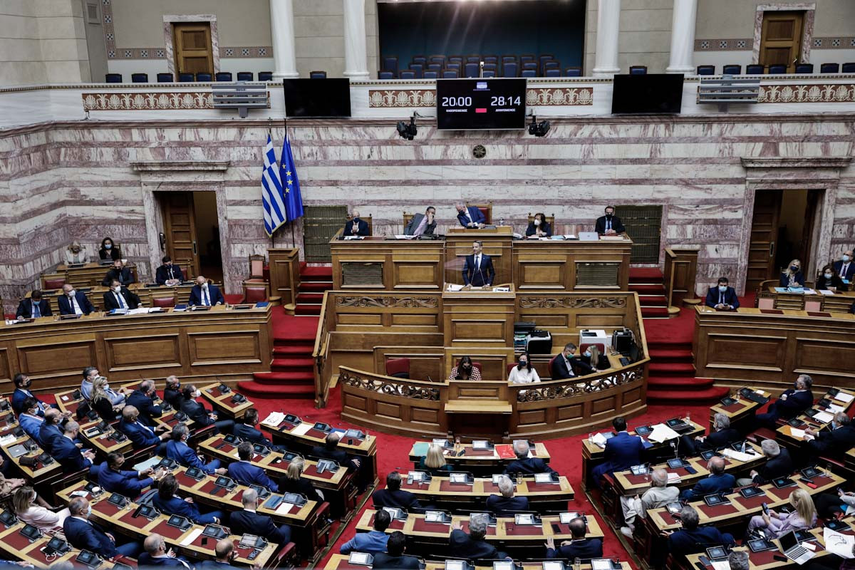 Στη Βουλή η ελληνογαλλική συμφωνία: Η συζήτηση και οι ομιλίες των πολιτικών αρχηγών [Live]