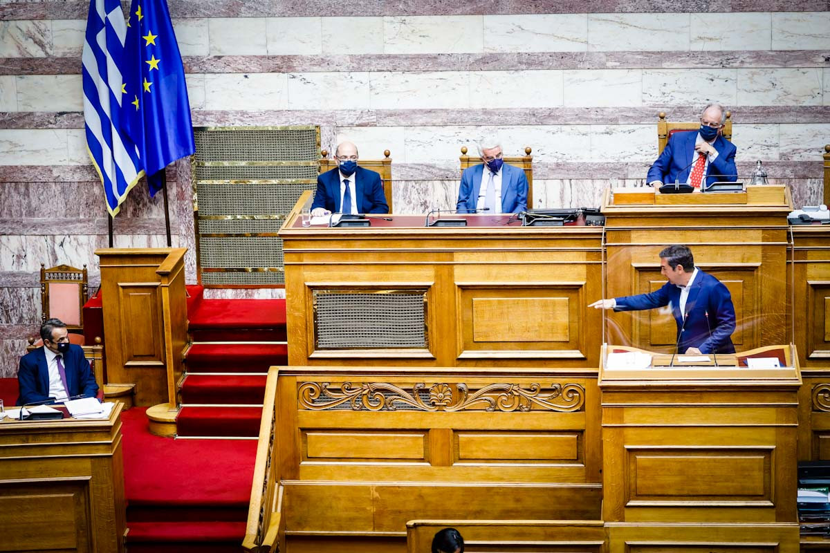 Σύγκρουση των πολιτικών αρχηγών για την ελληνογαλλική συμφωνία