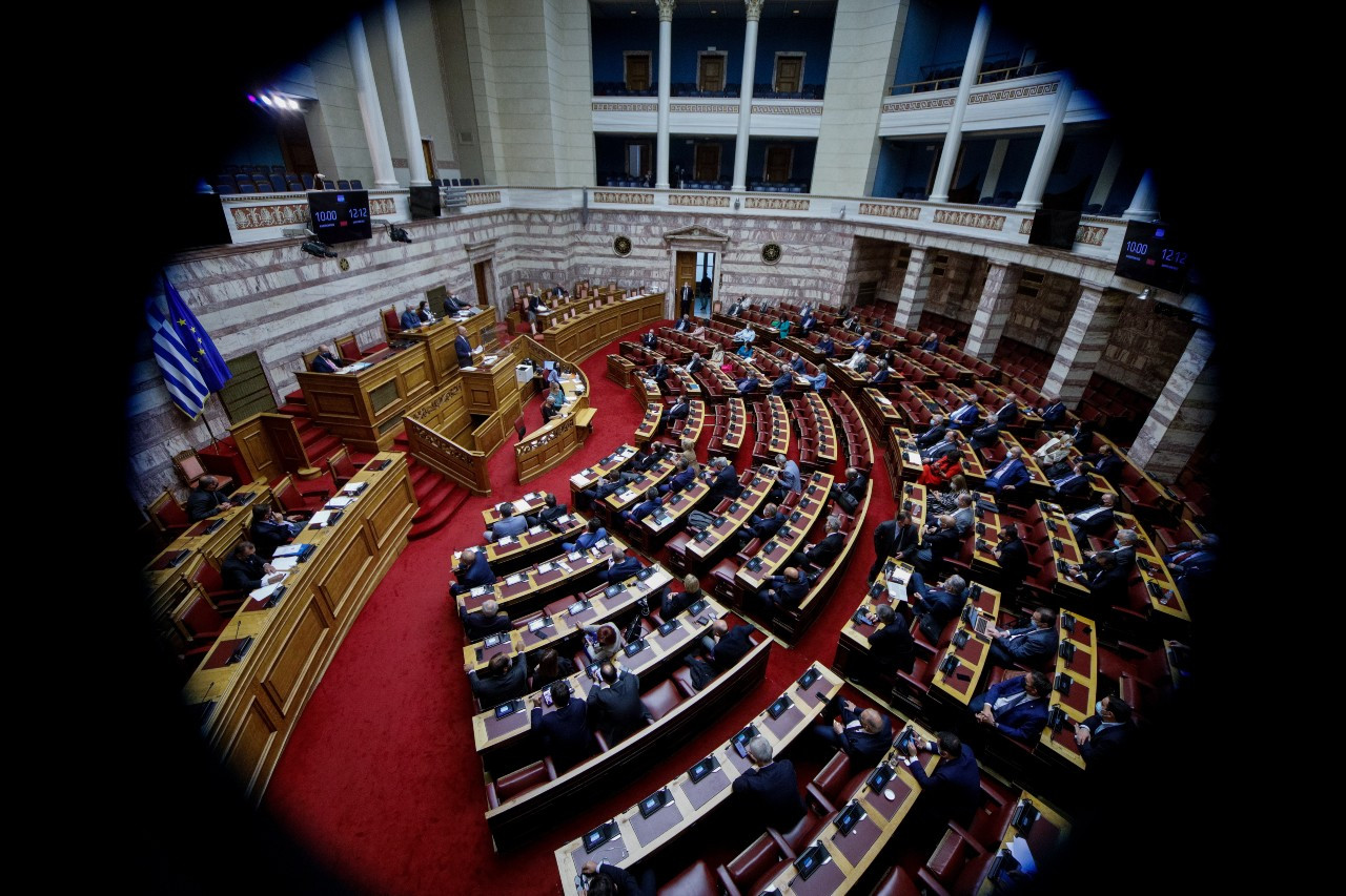 Υπερψηφίστηκε η ελληνογαλλική συμφωνία – Σύγκρουση πολιτικών αρχηγών