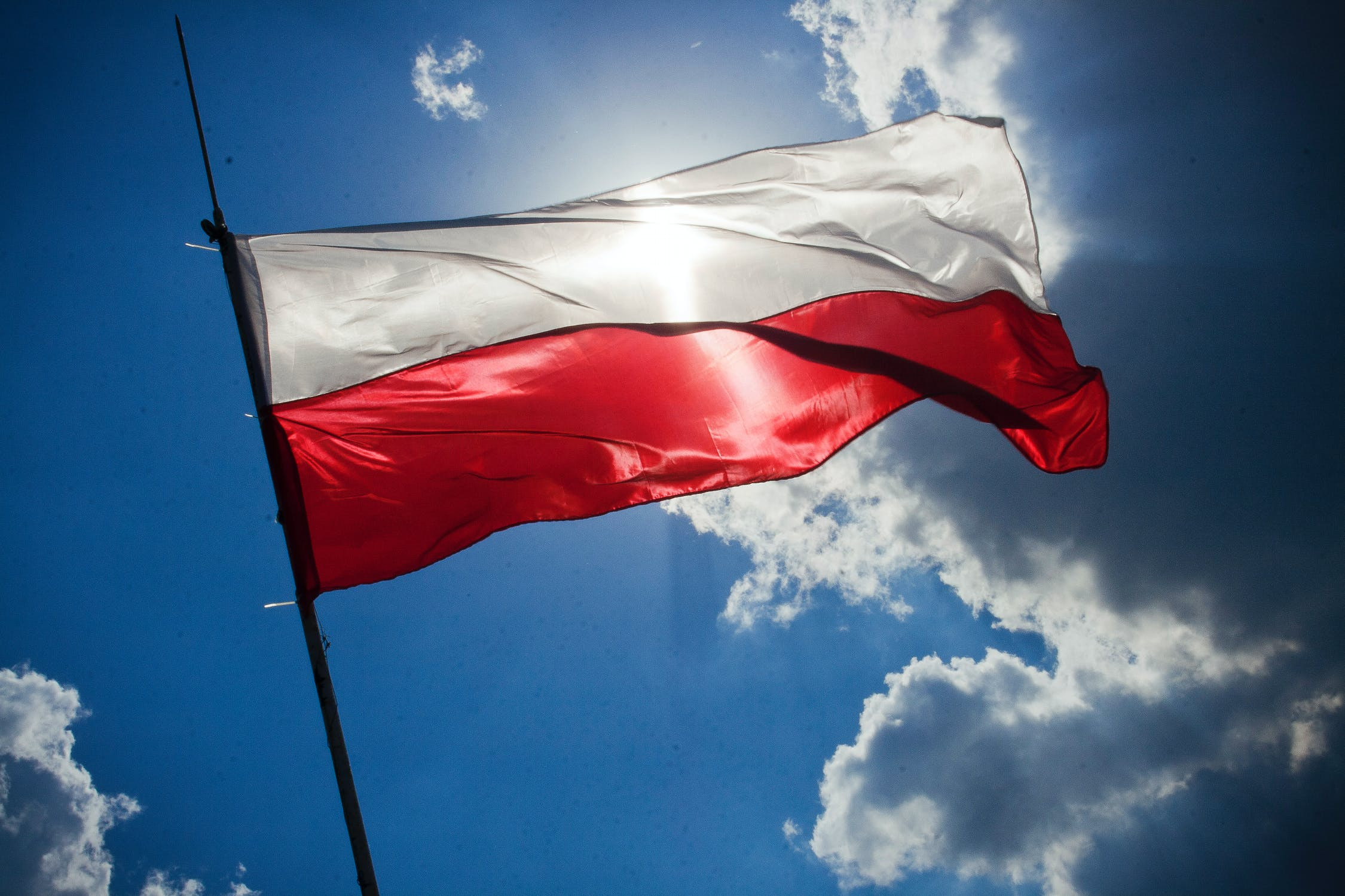 Δικαστική απόφαση ανοίγει το δρόμο για έξοδο της Πολωνίας από την ΕΕ