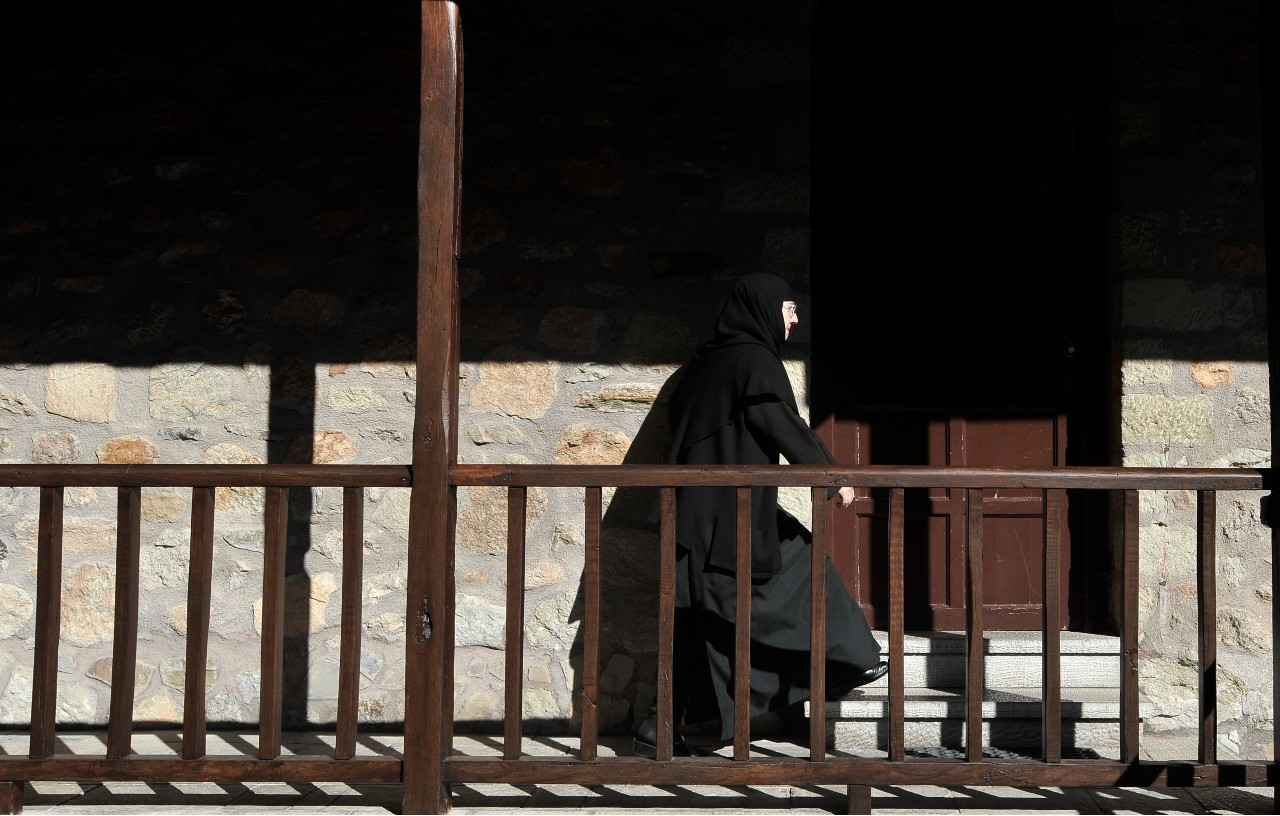 Κορονοϊός: Τρεις μοναχές νεκρές – Ανεμβολίαστες οι περισσότερες στο μοναστήρι