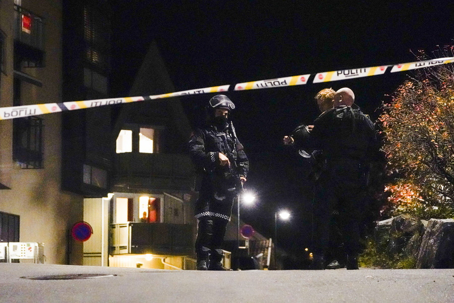 Επίθεση στη Νορβηγία: Πέντε νεκροί και δύο τραυματίες – Ποιος είναι ο δράστης [Βίντεο]