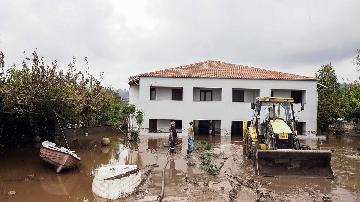 «Μπάλλος»: Προληπτική εκκένωση χωριών στη Βόρεια Εύβοια – Απομακρύνθηκαν 45 άνθρωποι