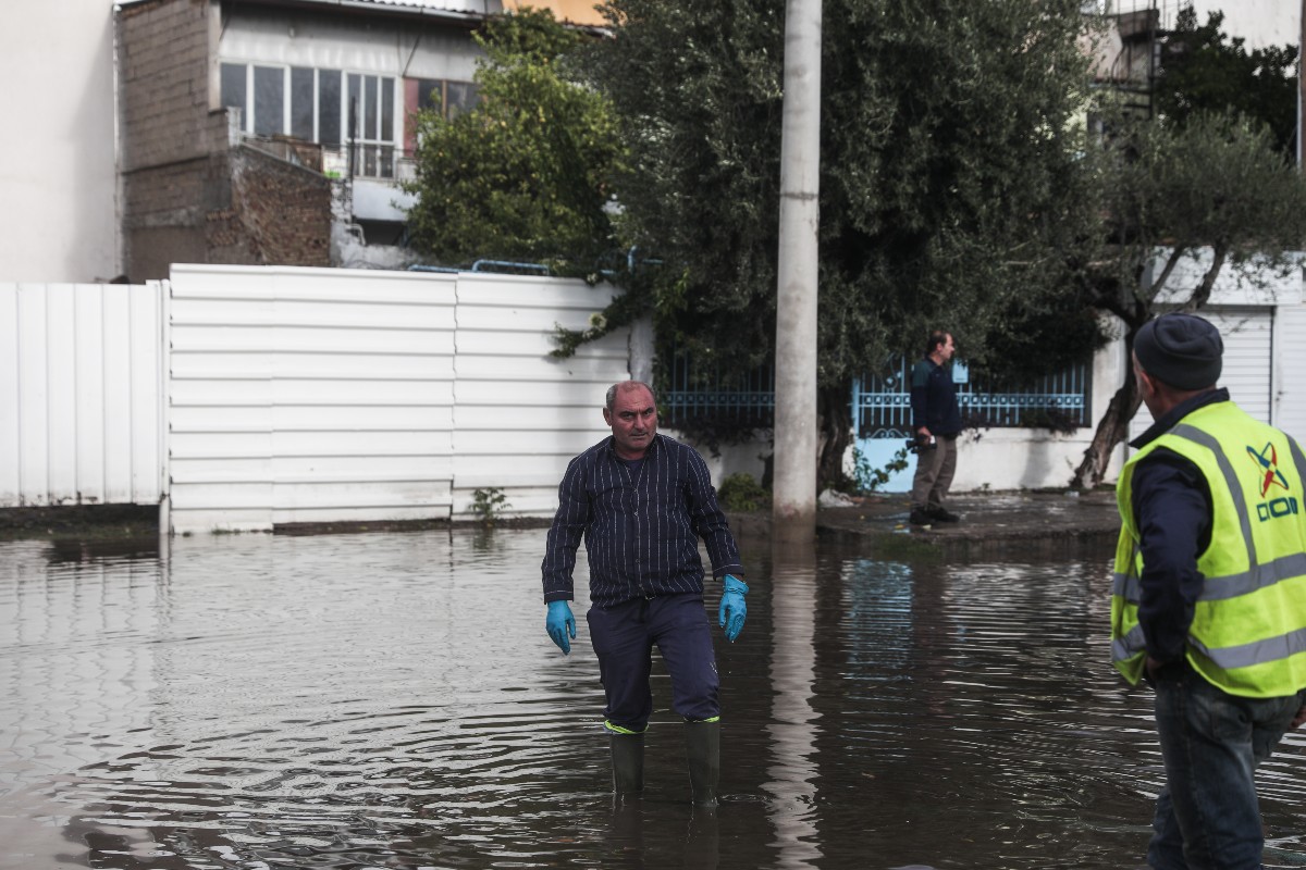 Ο Μπάλλος γέμισε την Αθήνα με λίμνες και ποτάμια [Βίντεο