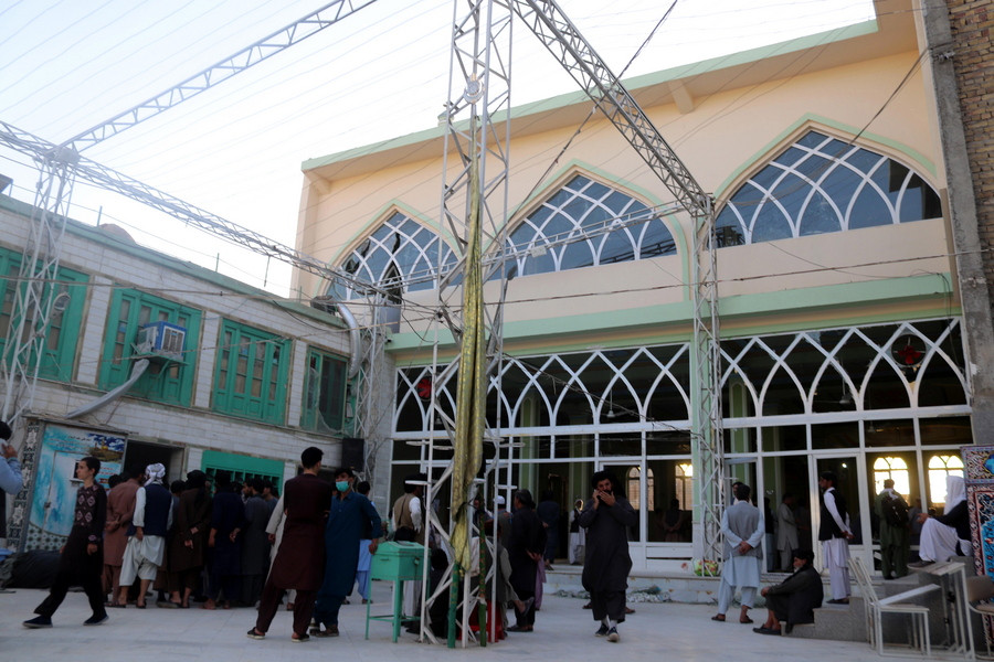 Αφγανιστάν: Δεκάδες νεκροί και τραυματίες από έκρηξη σε σιιτικό τζαμί της Κανταχάρ