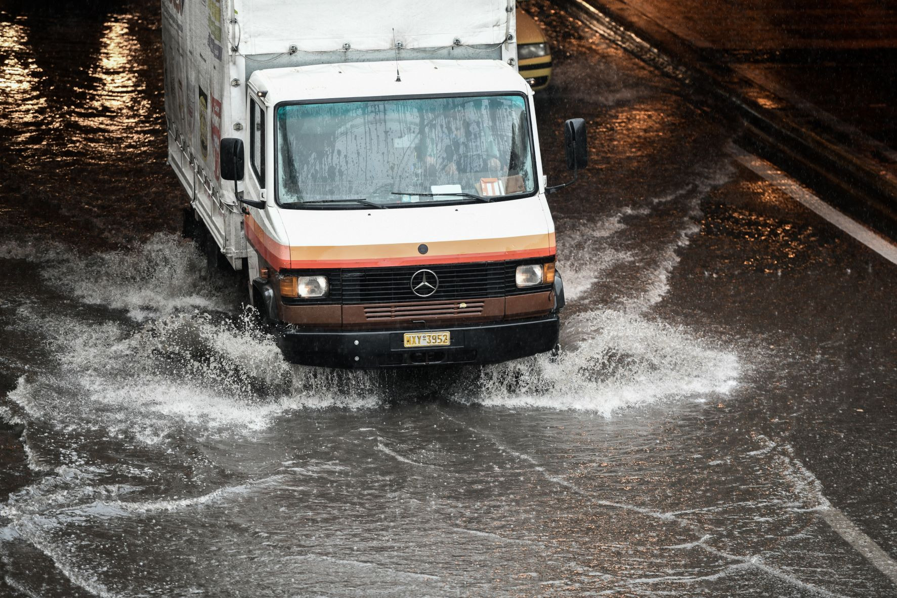 Προβλήματα από την βροχόπτωση σε Θεσσαλονίκη και Κ. Μακεδονία – Σε ποια σημεία έκλεισε το οδικό δίκτυο