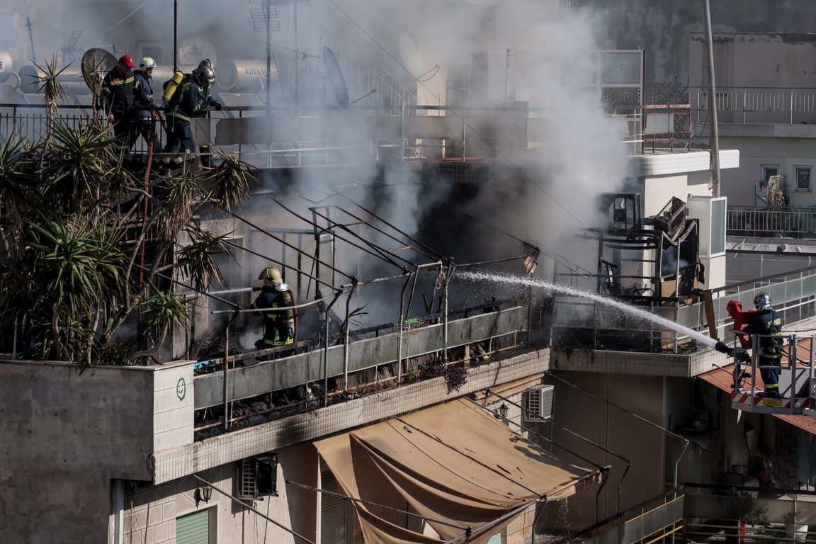 Φωτιά σε διαμέρισμα στον Κολωνό [Φώτο]