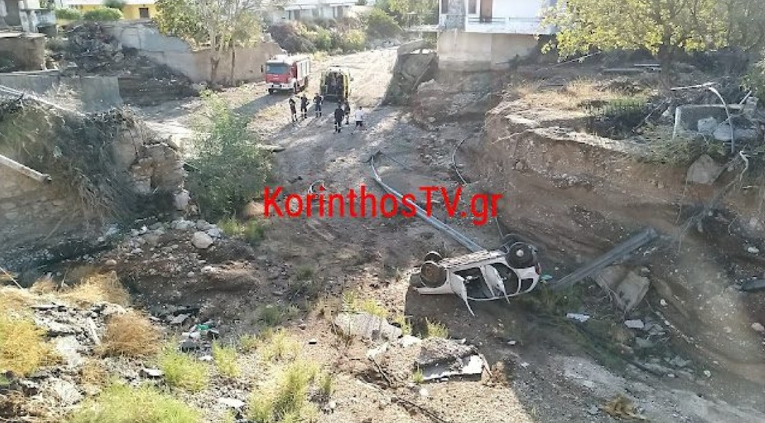 Όχημα έπεσε από ύψος 12 μ. από κατεστραμμένη γέφυρα στην Κινέτα [Βίντεο