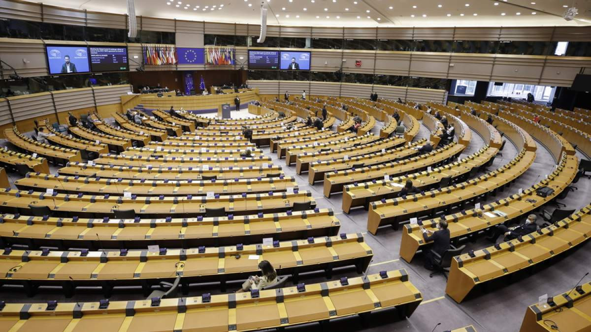 Το Ευρωκοινοβούλιο μηνύει την Κομισιόν για την ανοχή στην Πολωνία