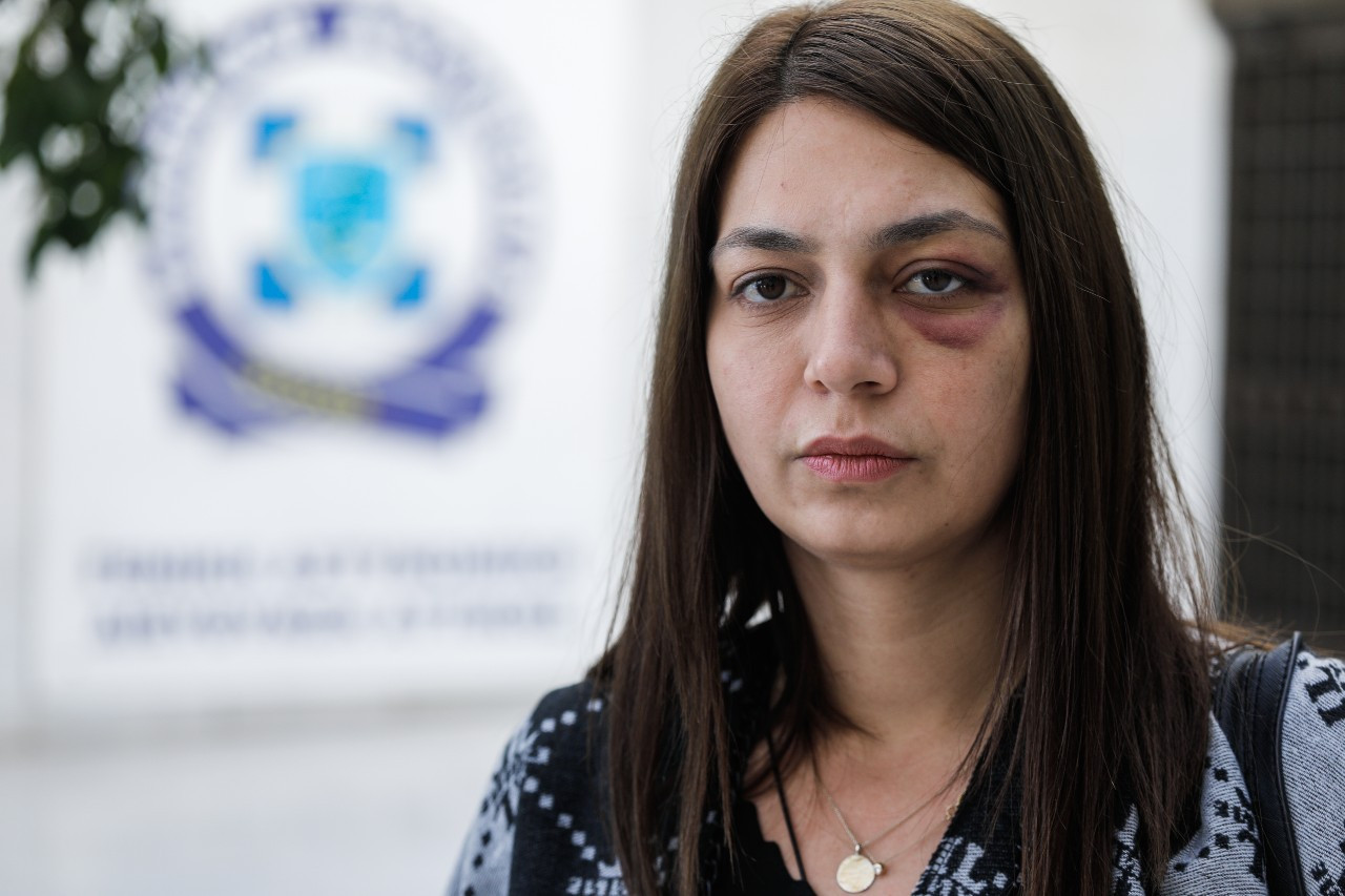 Στην ΓΑΔΑ η Μαρία Απατζίδη για να ζητήσει εξηγήσεις για την επίθεση από αστυνομικό