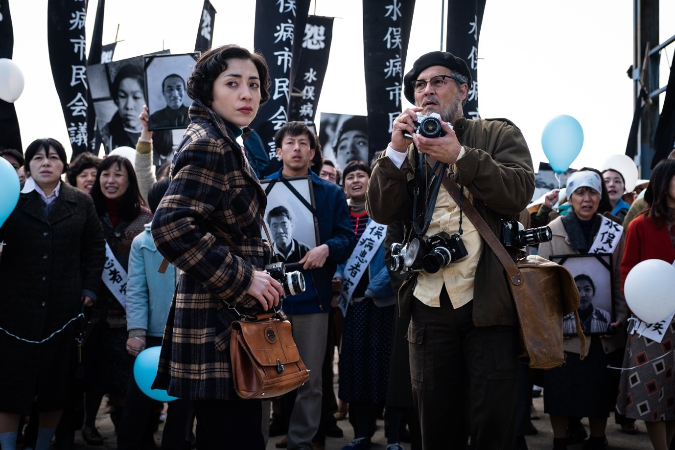 «Minamata»: Ο Τζόνι Ντεπ υποδύεται τον εμβληματικό φωτογράφο Γιουτζίν Σμιθ