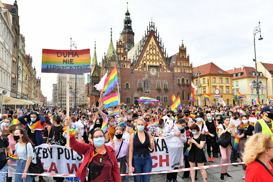 Πολωνία: Απαγορεύει δια νόμου το Pride η κυβέρνηση