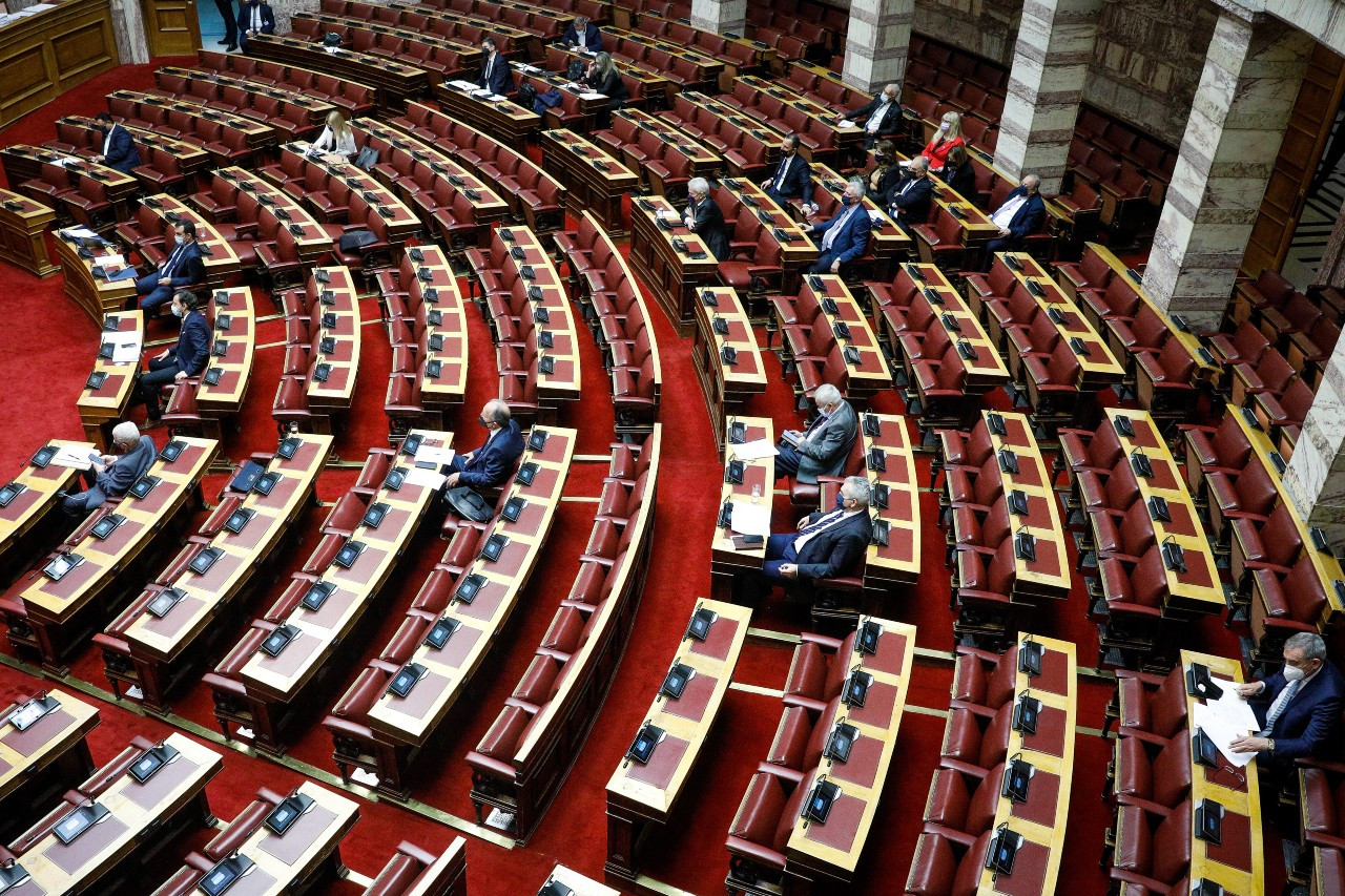Μόνο με τις ψήφους της ΝΔ «πέρασε» το νομοσχέδιο για τις λαϊκές αγορές