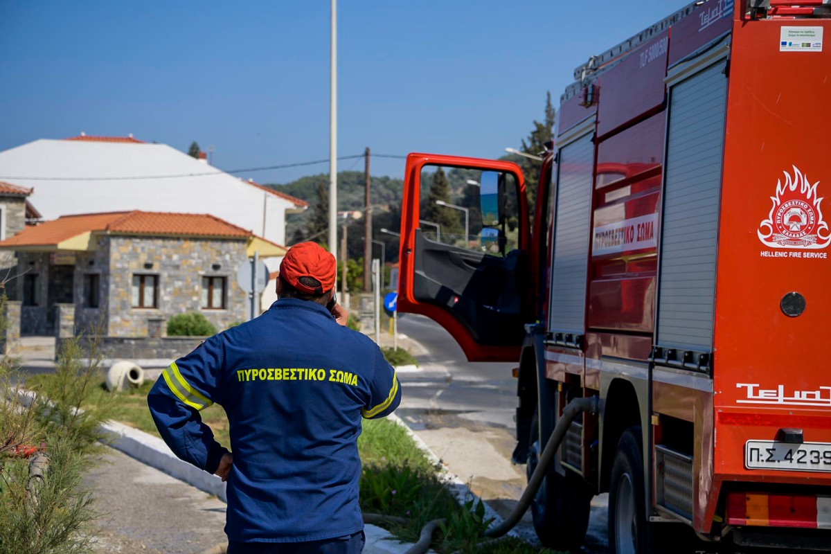 Άρτα: Πυροσβεστικό όχημα έπεσε σε χαράδρα – Δύο τραυματίες