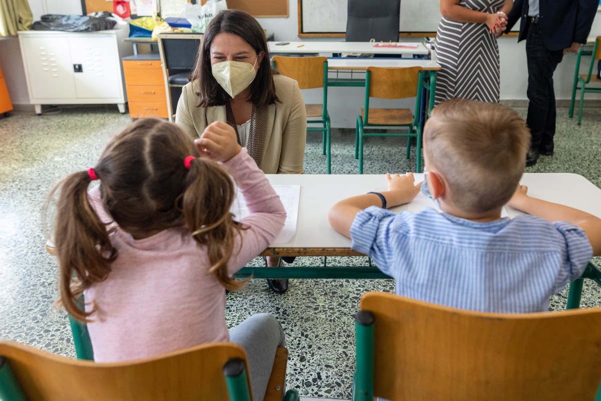 Κεραμέως: «Καμία απολύτως συζήτηση για αναστολή λειτουργίας των σχολείων»