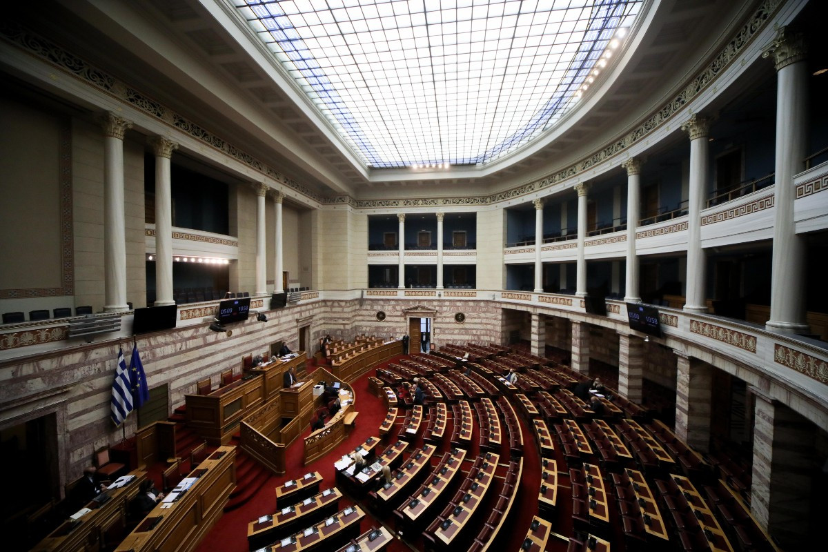 Βουλή: Ψηφίστηκε ο νέος Ποινικός Κώδικας από ΝΔ και Λοβέρδο – Ρήγμα στο ΚΙΝΑΛ