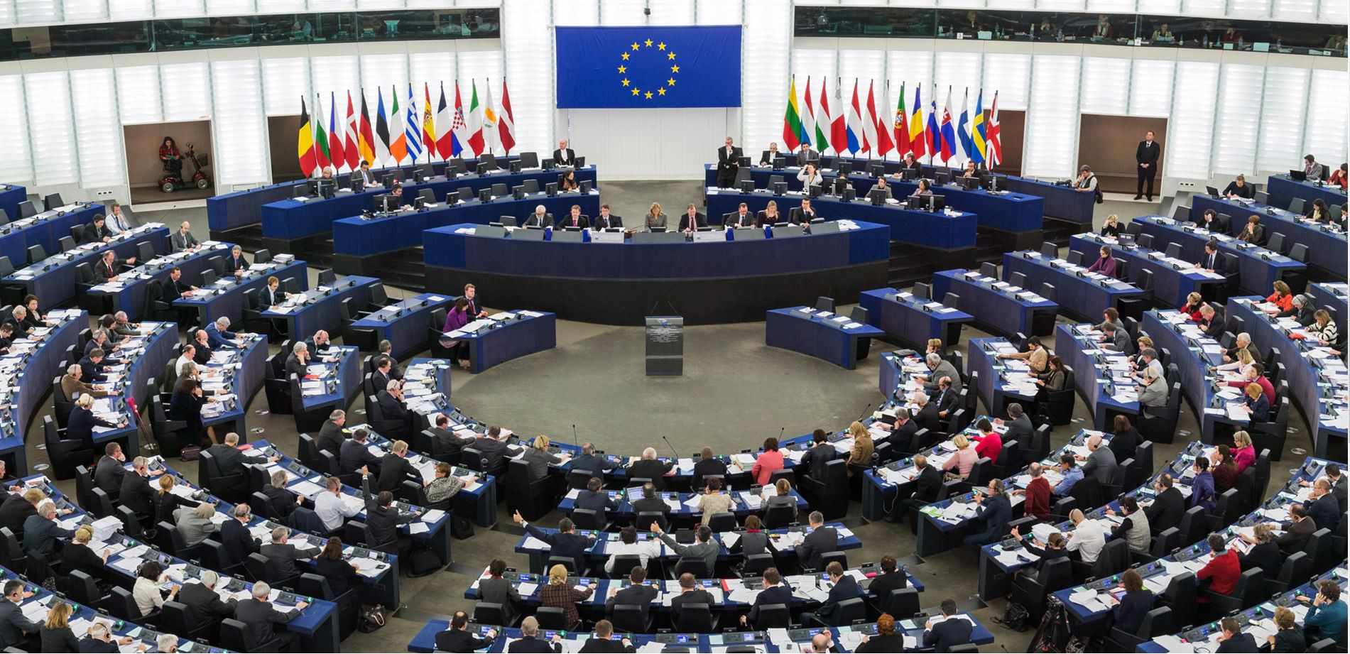 Πέρασαν τα μέτρα κατά των SLAPPs για την προστασία των δημοσιογράφων από το Ευρωπαϊκό Κοινοβούλιο