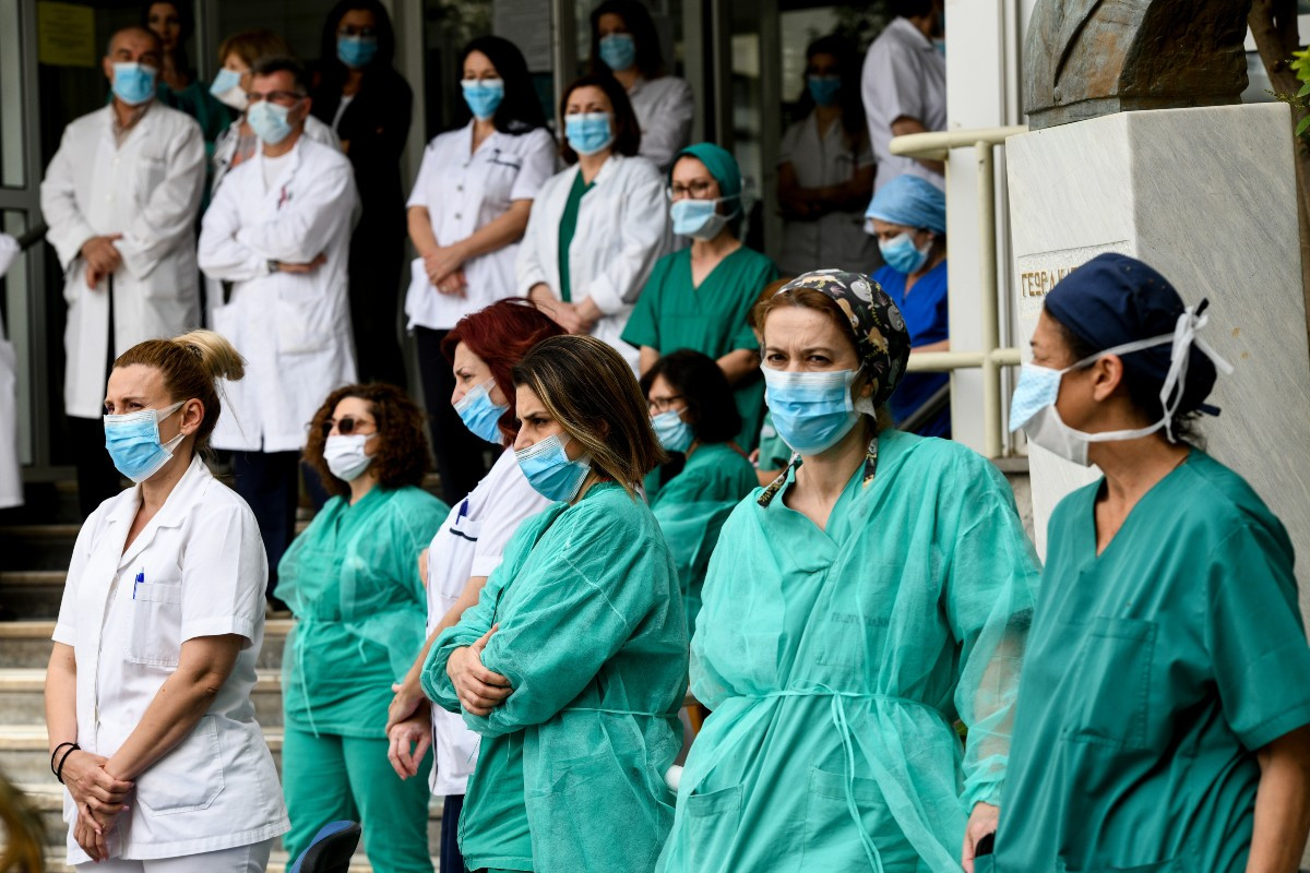 Νοσοκομειακοί Γιατροί: «Η κυβέρνηση να σταματήσει τα ψέματα και τα επικοινωνιακά πυροτεχνήματα»