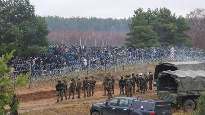 Πολωνία: Η Λευκορωσία εξακολουθεί να μεταφέρει μετανάστες στα σύνορα