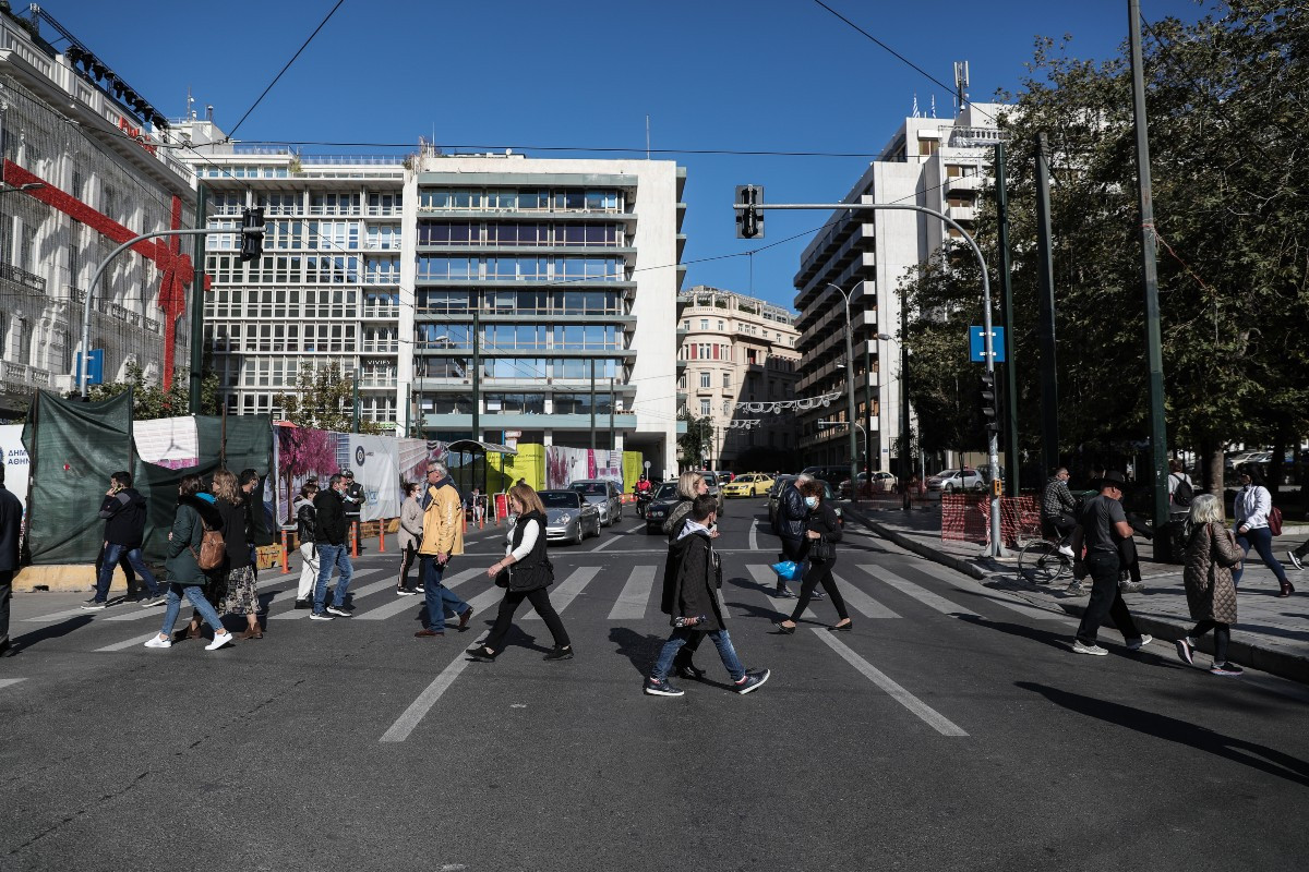 Γιατί η Ελλάδα δεν προχωρά σε lockdown – Το εκτιμώμενο κόστος