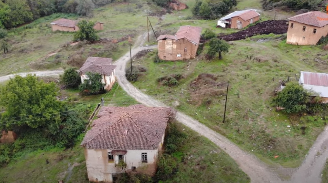 Το ερειπωμένο χωριό που έχει αποτελέσει σκηνικό κινηματογραφικών ταινιών [ΒΙΝΤΕΟ]