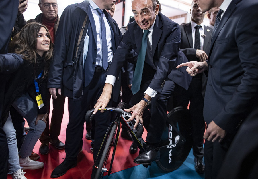 Γαλλία: Ο ακροδεξιός Ζεμούρ ανακοινώνει προεδρική υποψηφιότητα, εν μέσω απωλειών της δυναμικής του
