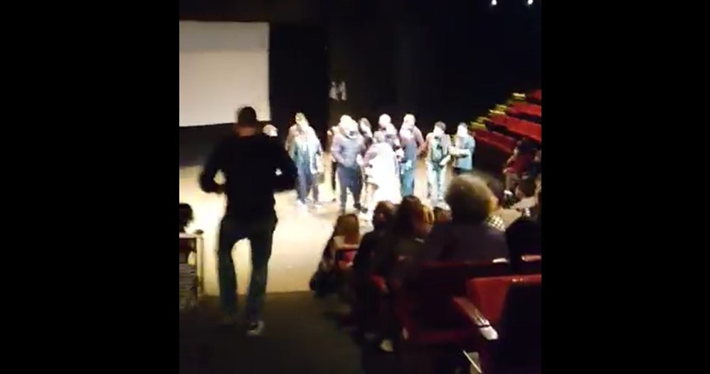 Βίντεο Ντοκουμέντο και Καταγγελίες: Μπράβοι επί σκηνής για να σταματήσουν την παράσταση Ζαραλίκου