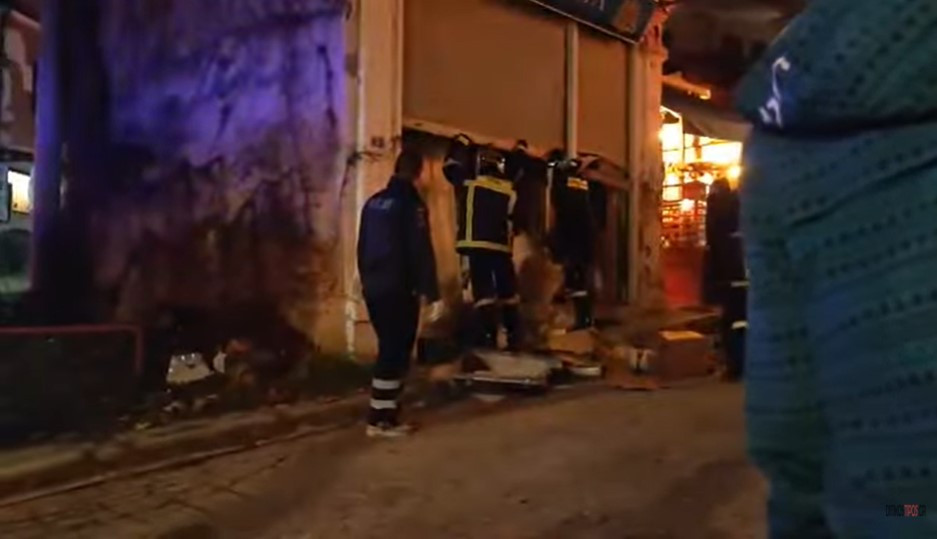 Ένας νεκρός μετά από κατάρρευση ορόφου σε παλαιό κτήριο στο Άργος Ορεστικό [Βίντεο]