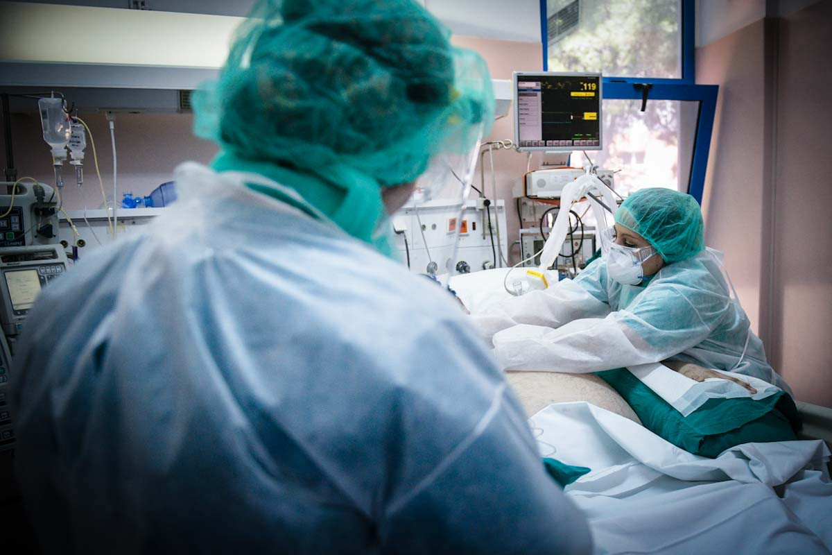 Τραγωδία στα νοσοκομεία: Τουλάχιστον 130 εκτός ΜΕΘ – Επιλογή ασθενών και «διάκριση επωνύμων»