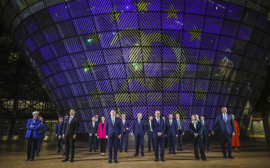 «Σφίξιμο ζωναριού» θέλει το Eurogroup