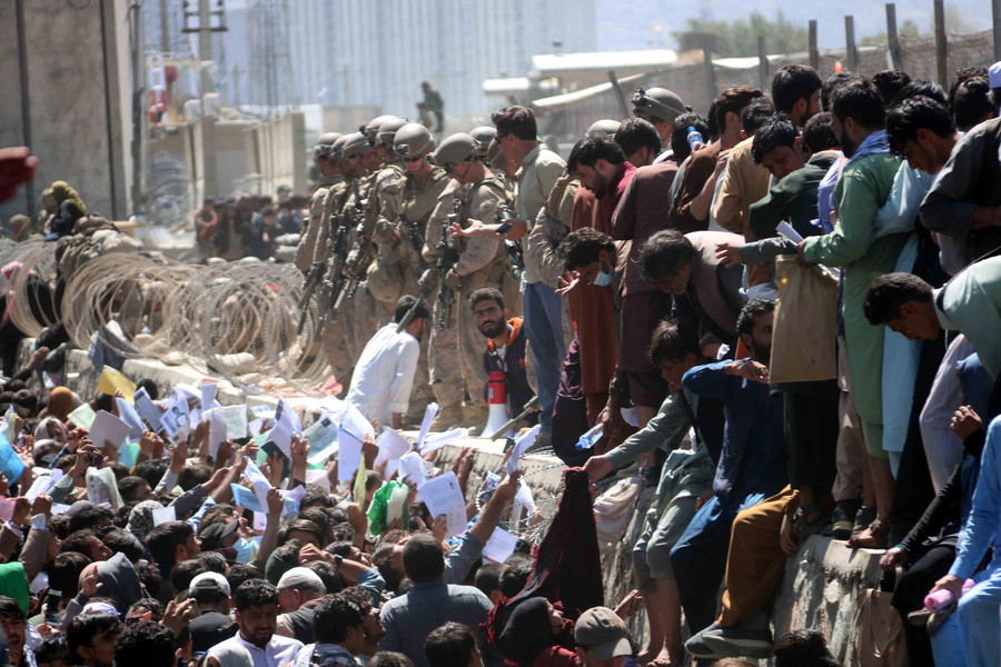 Δέσμευση ΕΕ να δεχτεί 40.000 Αφγανούς που βρίσκονται σε κίνδυνο