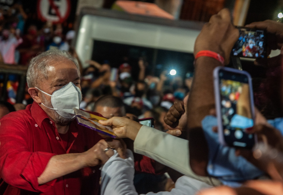 Βραζιλία: Σαρωτικό προβάδισμα Λούλα έναντι του Μπολσονάρο «βλέπει» δημοσκόπηση