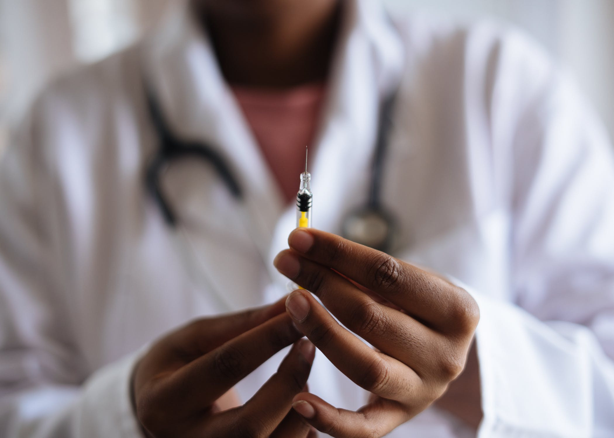 Μετάλλαξη Όμικρον: Ποια εμβόλια αποτρέπουν την λοίμωξη