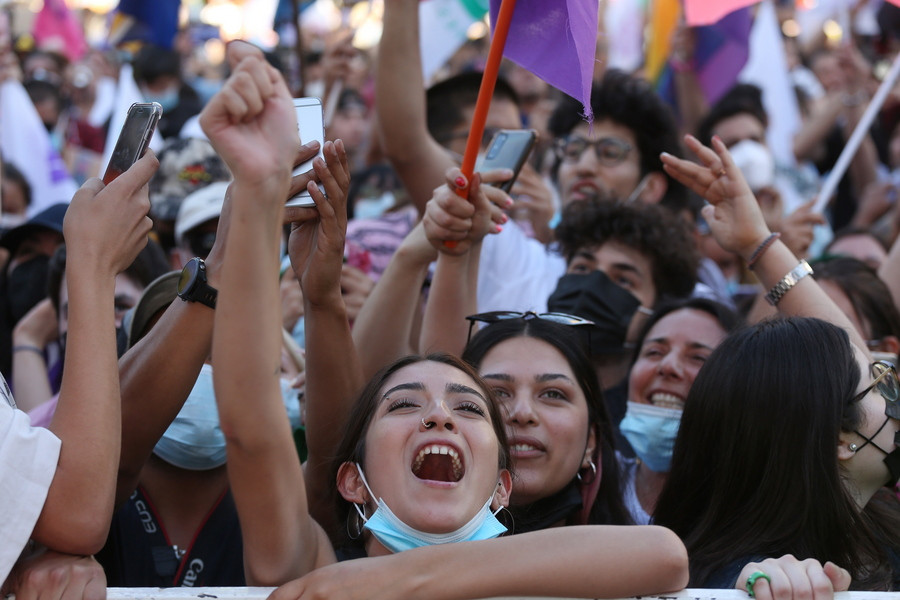 Γιατί η Χιλή σκορπίζει ενθουσιασμό στους απανταχού αριστερούς και ανησυχία στους νεοφιλελεύθερους