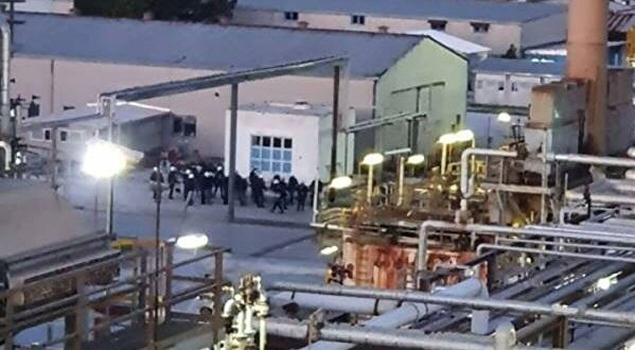 Τι συνέβη στο εργοστάσιο Kavala Oil: Οι εργαζόμενοι μιλούν στο tvxs.gr – Τί απαντά η εταιρία που έστειλε τα ΜΑΤ