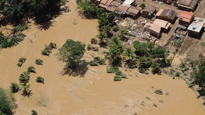 Βραζιλία: Οι πλημμύρες στην Μπαΐα έχουν εκτοπίσει πάνω από 11.000 ανθρώπους