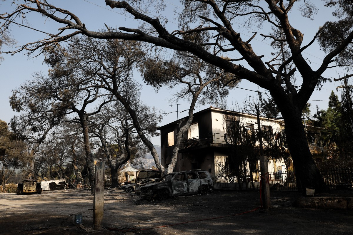 Βαρυμπόμπη: Κλήθηκαν να πληρώσουν «φουσκωμένους» λογαριασμούς για το νερό που έσβηναν τις φωτιές