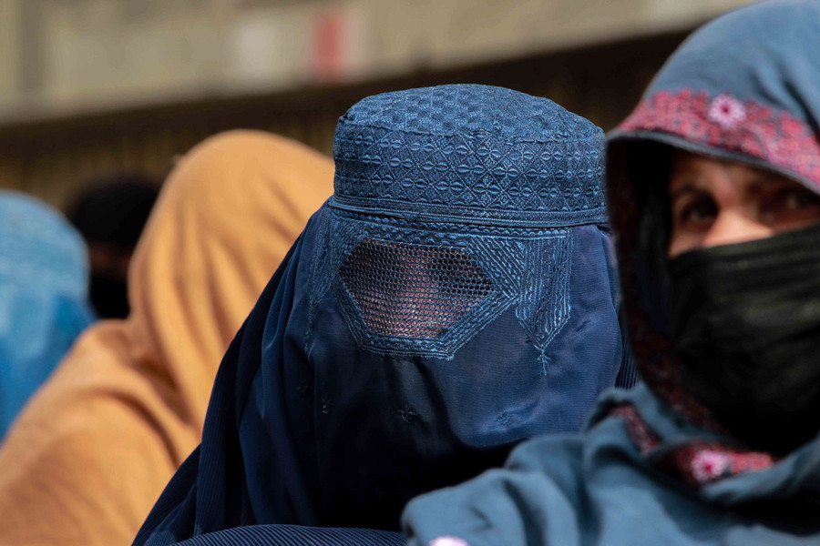 Οι Ταλιμπάν απαγορεύουν στις γυναίκες και τα δημόσια λουτρά