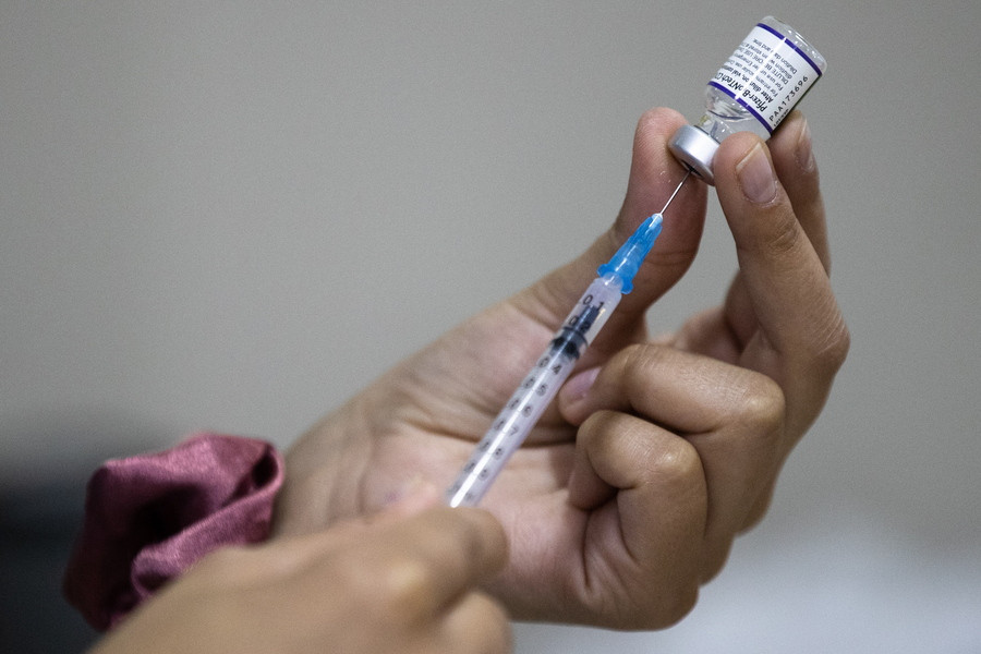 Ενστάσεις EMA για την τέταρτη δόση: «Οι επαναλαμβανόμενοι εμβολιασμοί δεν είναι βιώσιμη μακροπρόθεσμη στρατηγική»