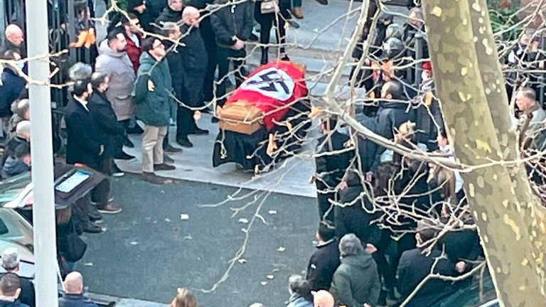 Ρώμη: Κηδεία με ναζιστικούς χαιρετισμούς και φέρετρο με σβάστικα