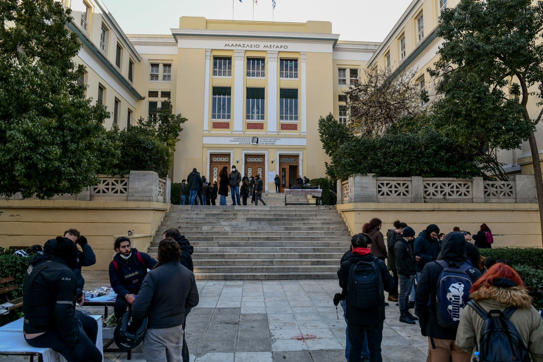 Γιατί τόσα σκάνδαλα στα ελληνικά πανεπιστήμια;