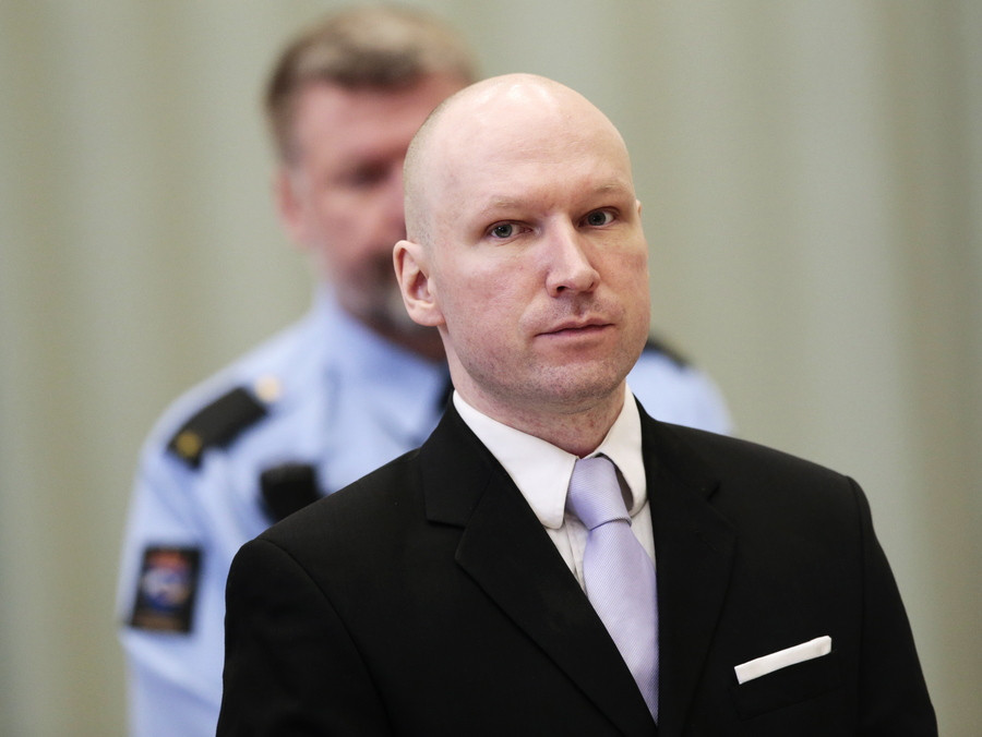 Νορβηγία: Αποφυλάκιση με περιοριστικούς όρους ζητά ο μακελάρης Μπρέιβικ