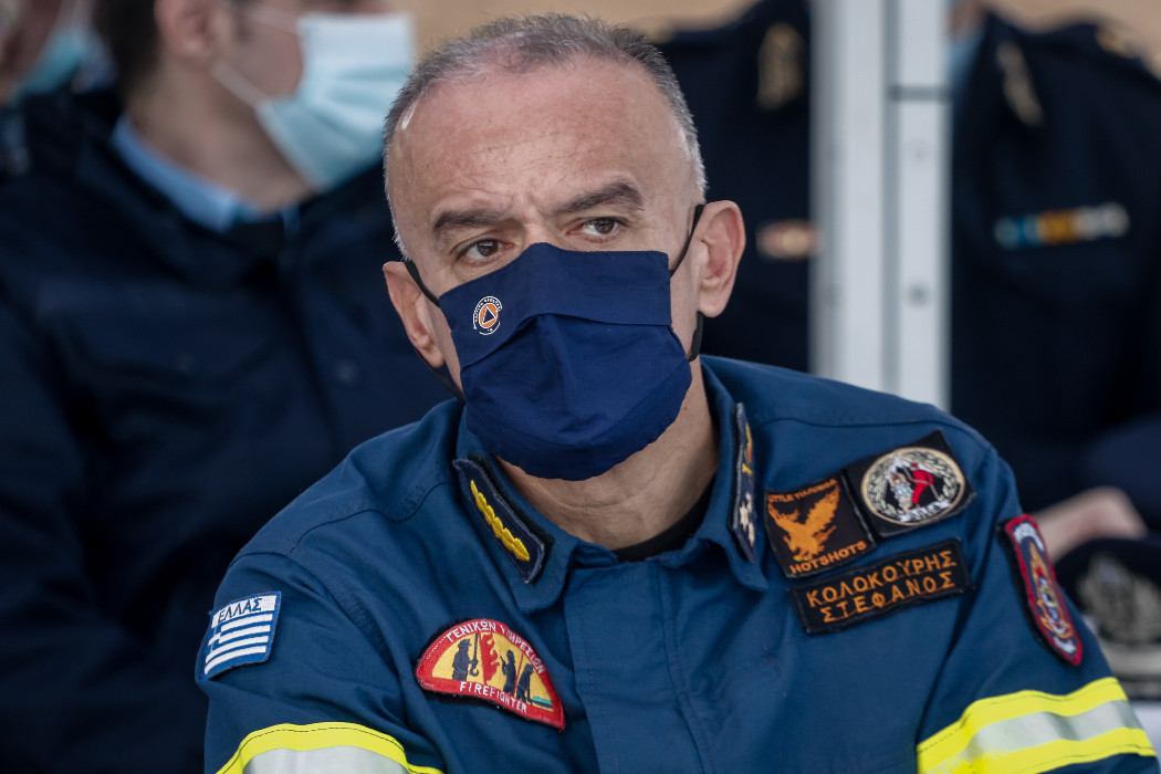 Καρατόμηση του αρχηγού του Πυροσβεστικού Σώματος με φόντο τις πυρκαγιές σε Μάτι, Εύβοια και Αττική