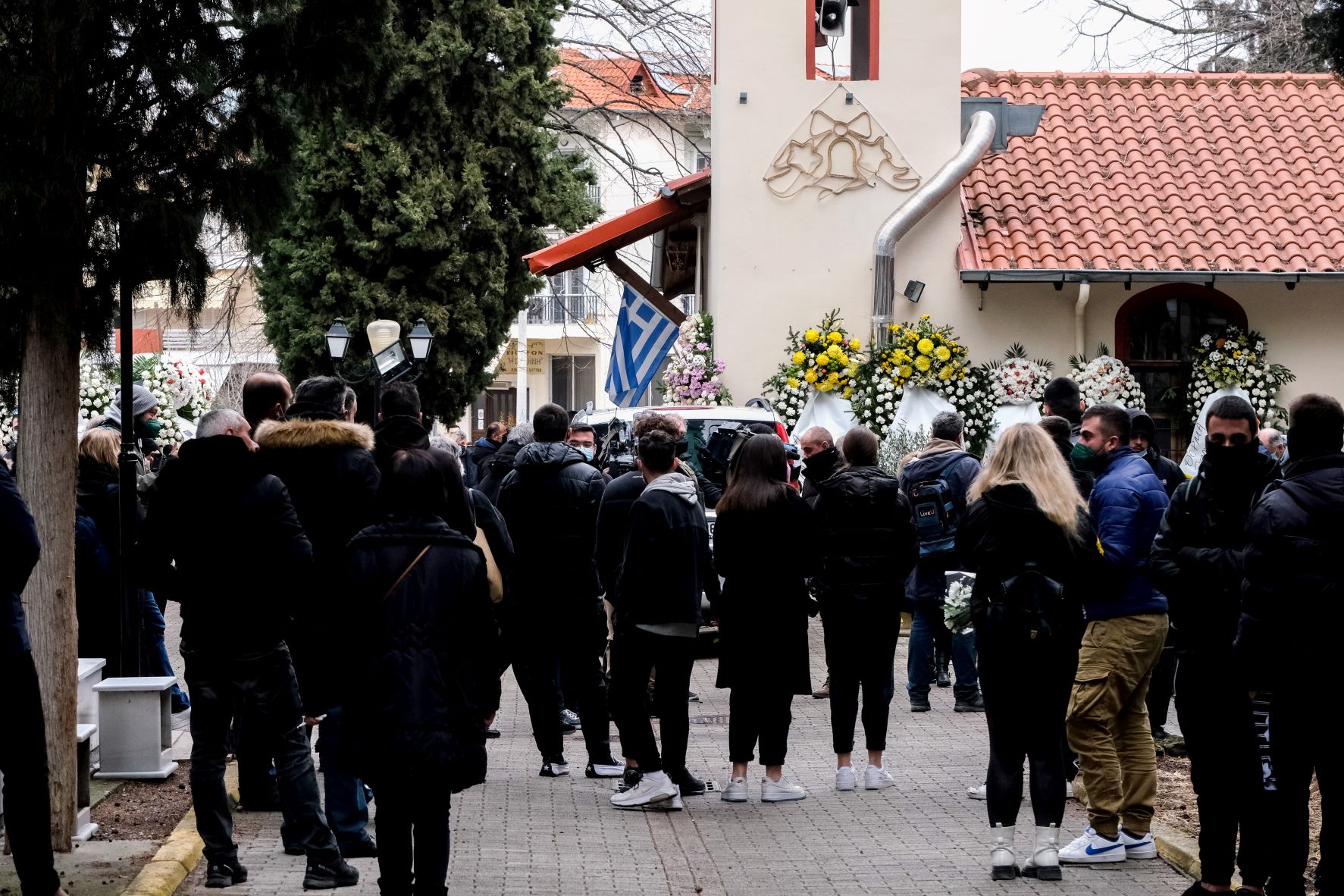 Απέραντη οδύνη στην κηδεία του 19χρονου Άλκη στη Βέροια