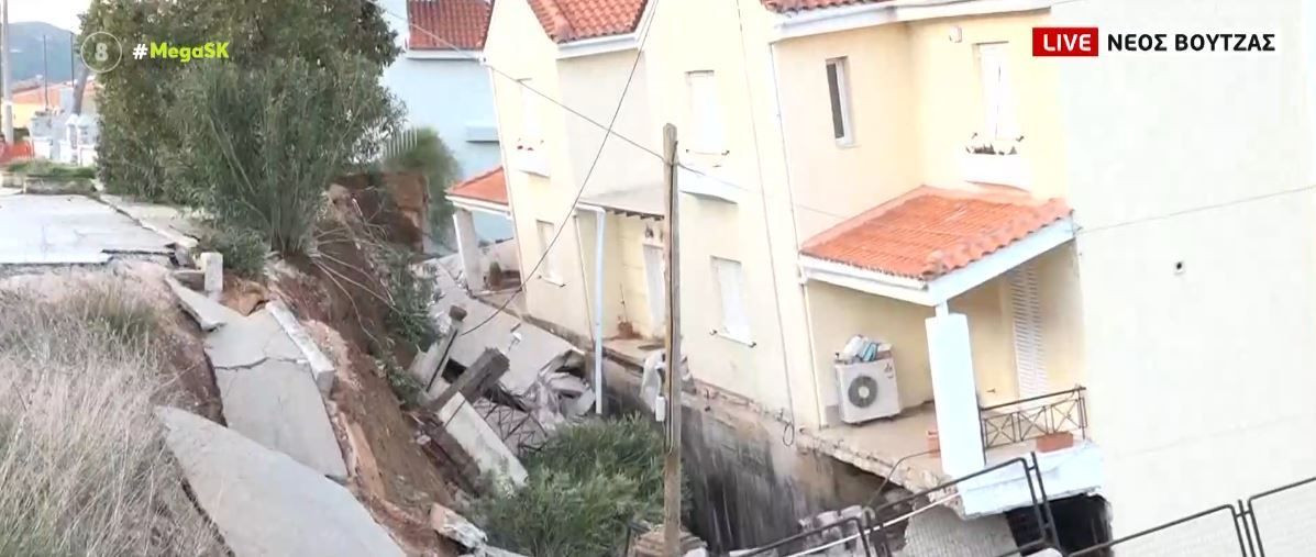 Νέος Βουτζάς: Κραυγή αγωνίας από τους κατοίκους για τα υπό κατάρρευση σπίτια – «Στην επόμενη βροχή θα τα πάρει το ρέμα»